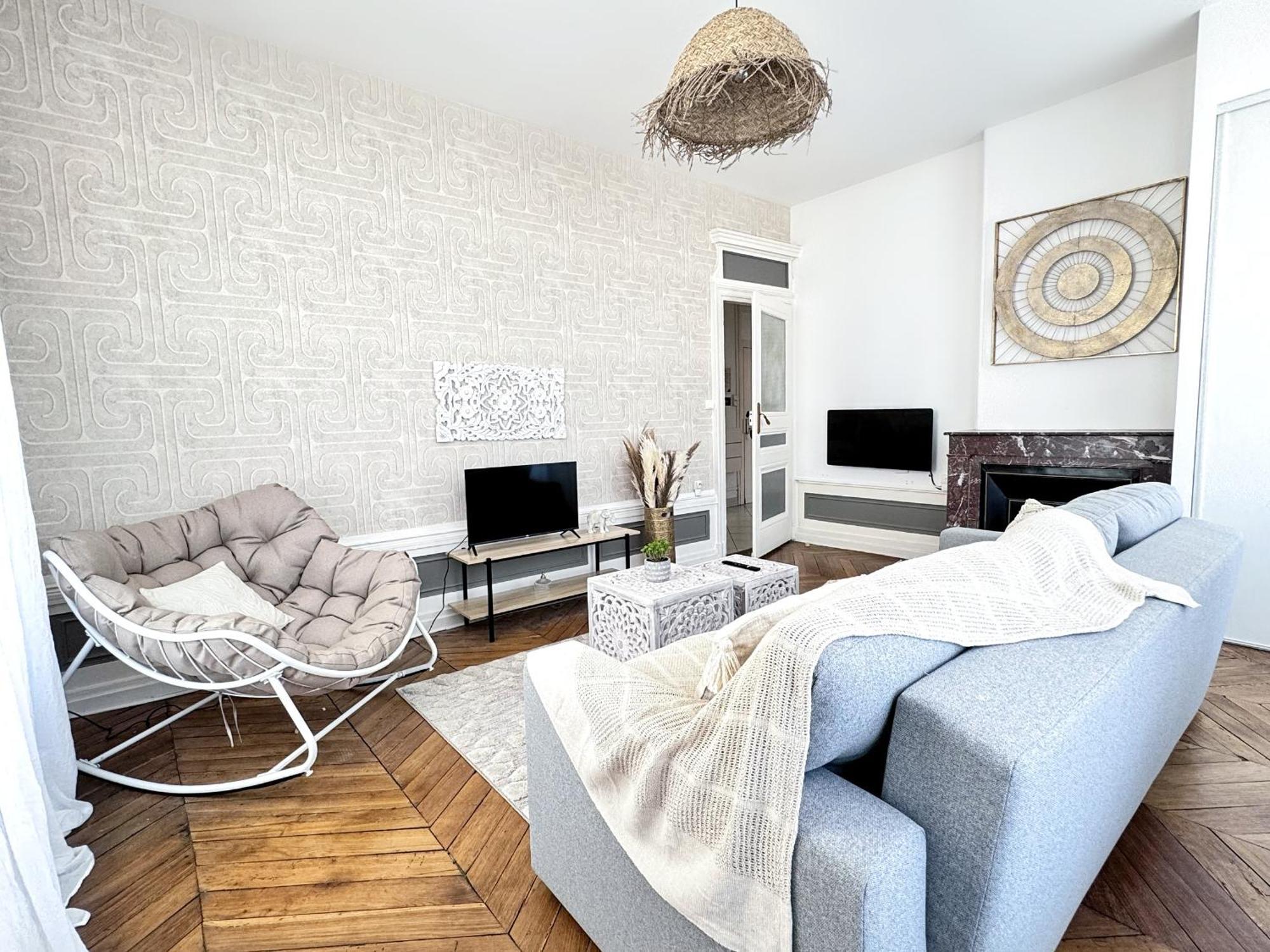 Suite Cinnabar Oullins Bagian luar foto