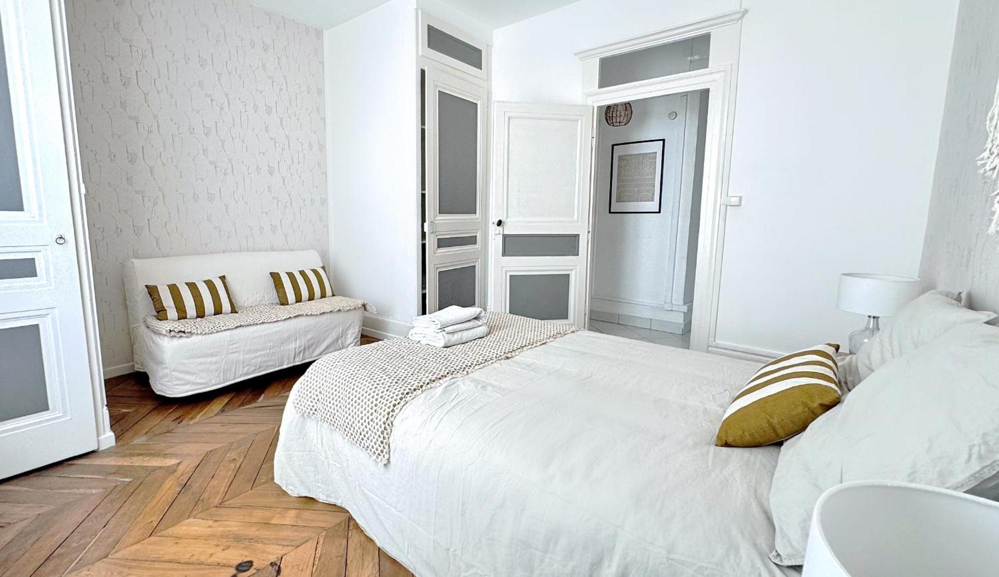Suite Cinnabar Oullins Bagian luar foto