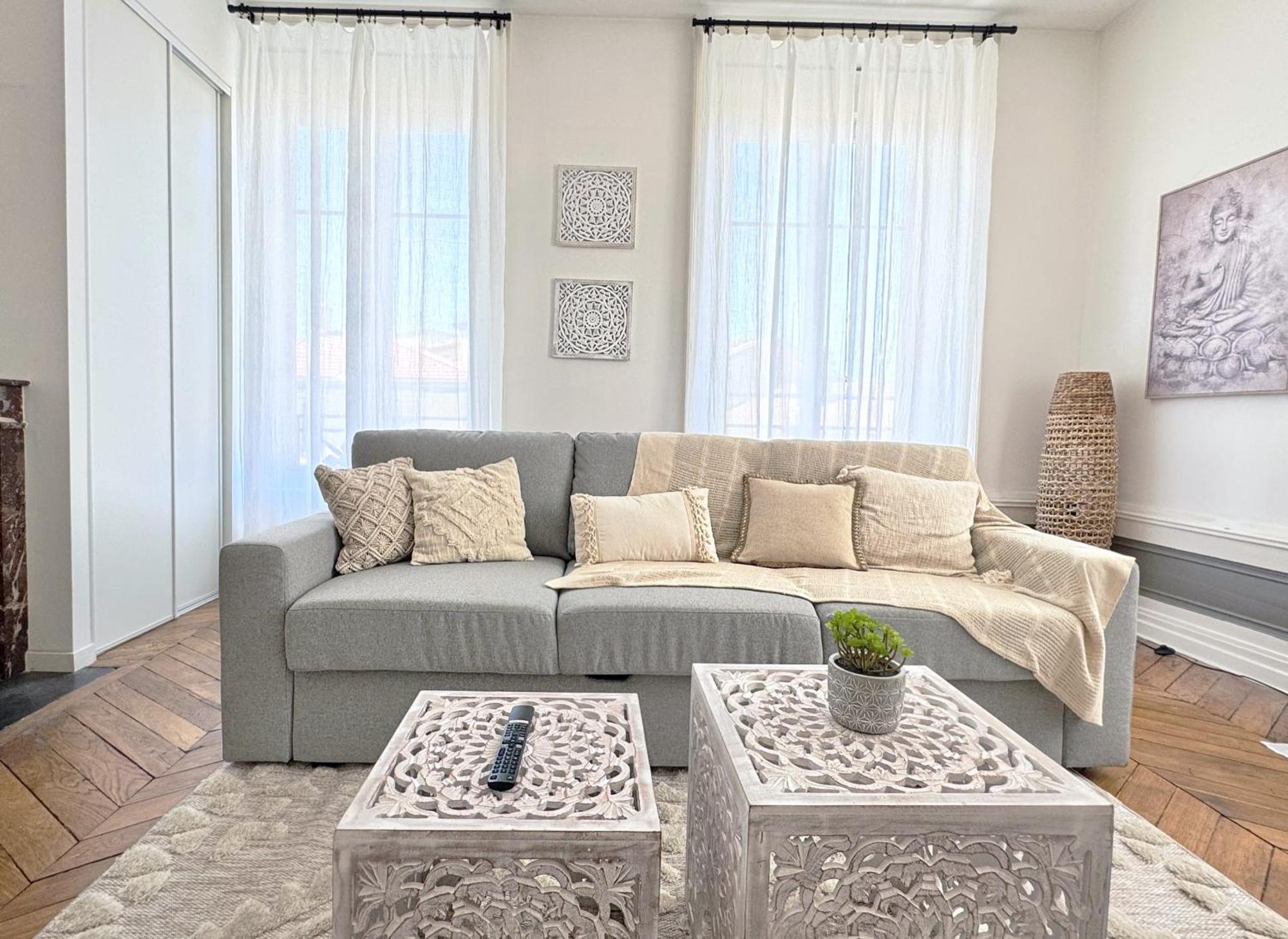 Suite Cinnabar Oullins Bagian luar foto