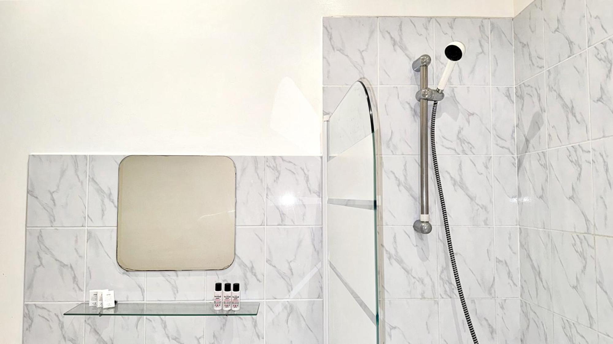 Suite Cinnabar Oullins Bagian luar foto